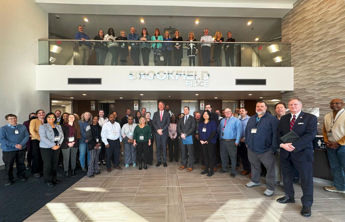 El gobernador Glenn Youngkin visita VEC el 13de enero de 2025